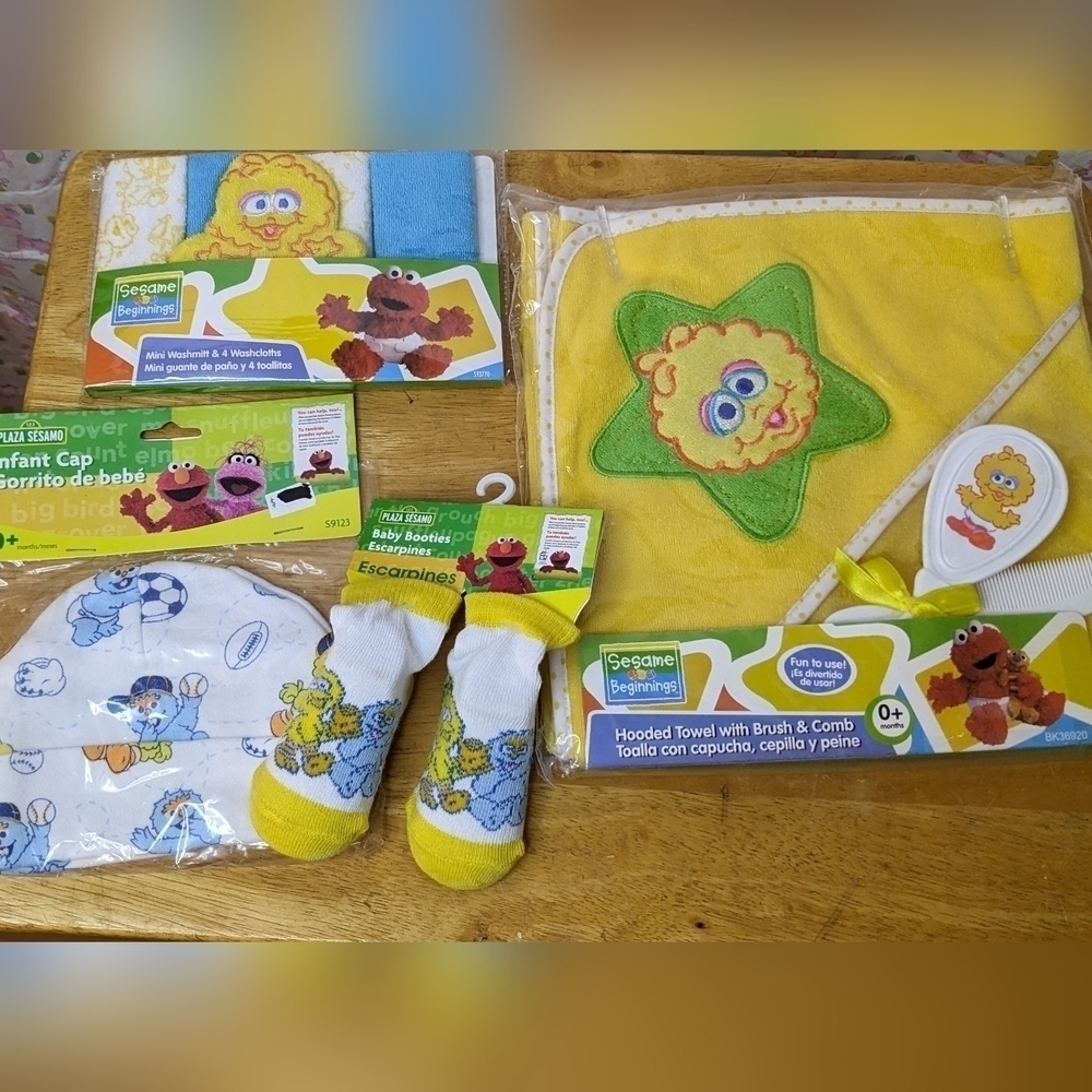 Sesame Beginnings Baby Gift Set Big Bird Infant Set Hooded Towel Cap T7MIS
